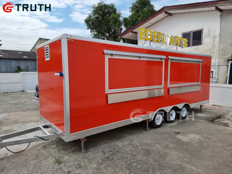 Thai kunde har lanceret en pizza- og grillvirksomhed med en 6,7 m rød madtrailer fra Qingdao Truth Technology